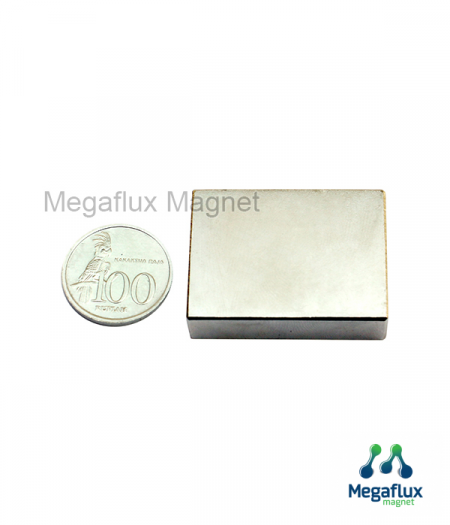 GE - kotak 40 mm x 30 mm x 10 mm, Magnet Neodymium, super kuat