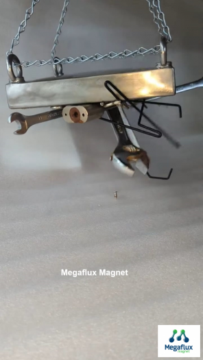 MEGAFLUX SPNM - 033, Plate Neodymium Magnet Gantung , 200 mm x 200 mm x 30 mm.  Super kuat , Jarak Jauh.